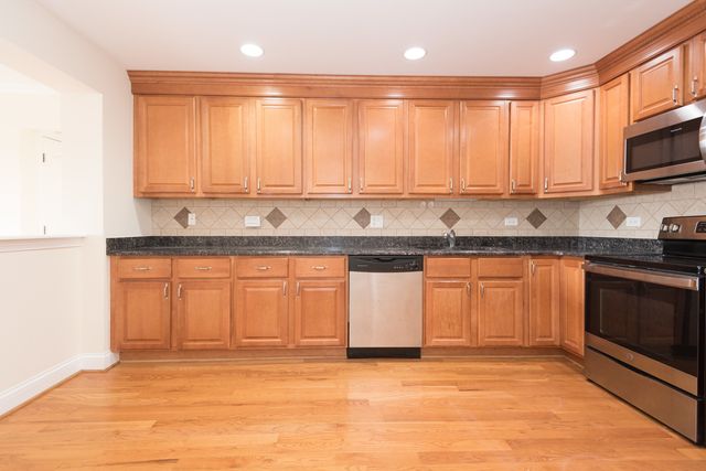 2206 S Goebbert Road 404, Arlington Heights, IL 60005