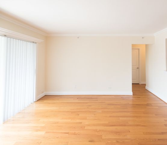 2206 S Goebbert Road 404, Arlington Heights, IL 60005