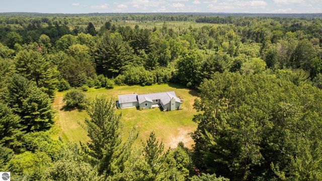 5321 S Jeffs Road, Falmouth, MI 49632