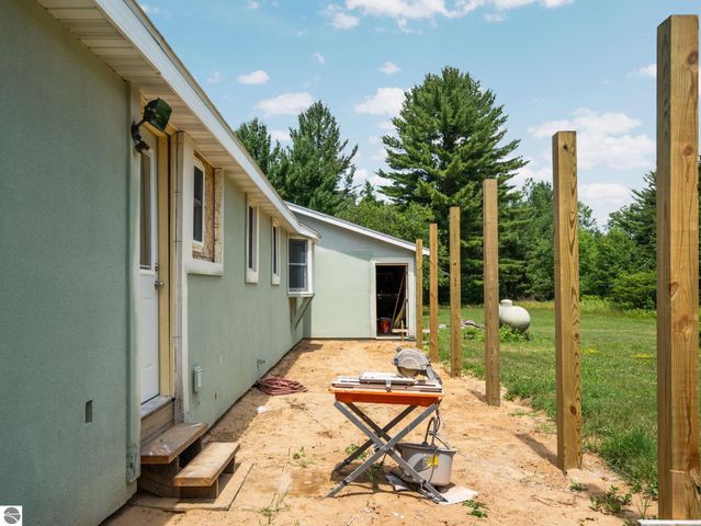 5321 S Jeffs Road, Falmouth, MI 49632