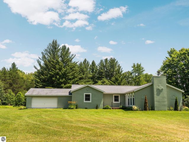 5321 S Jeffs Road, Falmouth, MI 49632