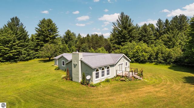 5321 S Jeffs Road, Falmouth, MI 49632