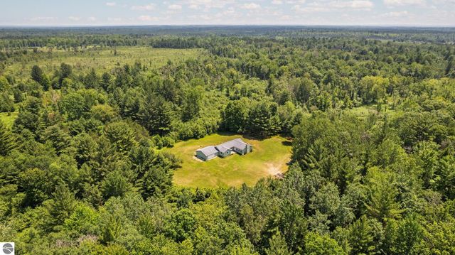 5321 S Jeffs Road, Falmouth, MI 49632