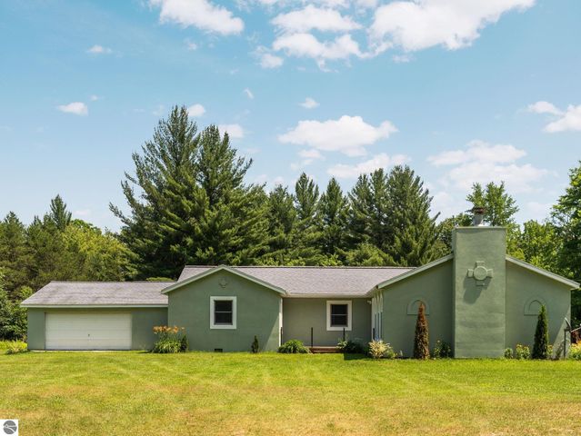 5321 S Jeffs Road, Falmouth, MI 49632