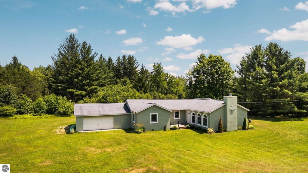 5321 S Jeffs Road, Falmouth, MI 49632
