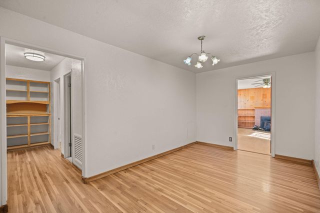 705 Kentucky Street SE, Albuquerque, NM 87108