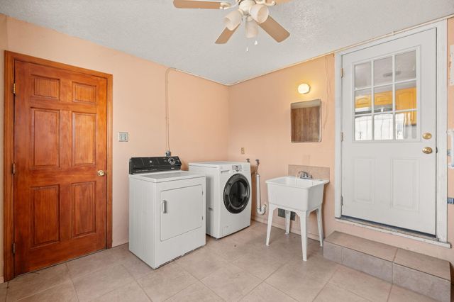 705 Kentucky Street SE, Albuquerque, NM 87108