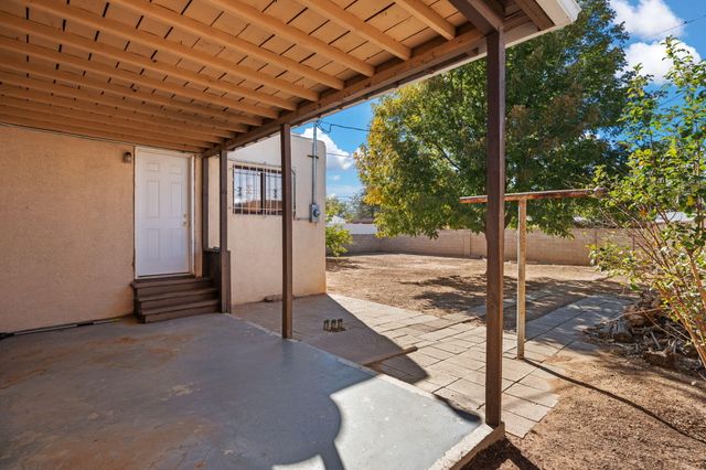 705 Kentucky Street SE, Albuquerque, NM 87108