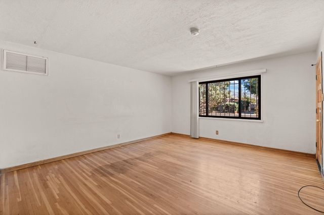 705 Kentucky Street SE, Albuquerque, NM 87108