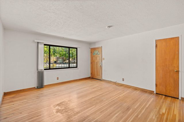 705 Kentucky Street SE, Albuquerque, NM 87108