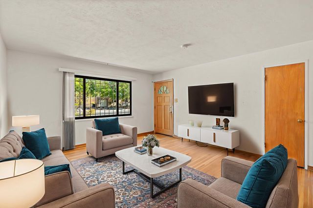 705 Kentucky Street SE, Albuquerque, NM 87108