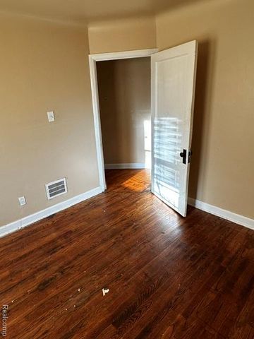 7275 Meadow Avenue, Warren, MI 48091