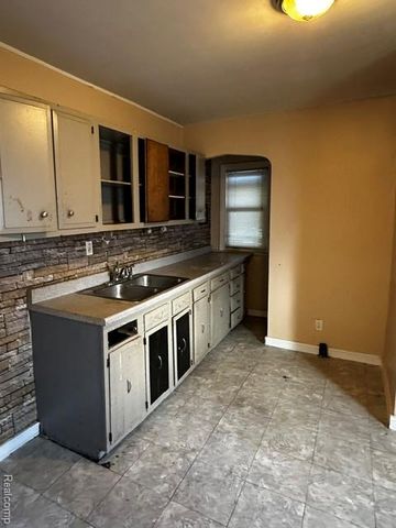 7275 Meadow Avenue, Warren, MI 48091