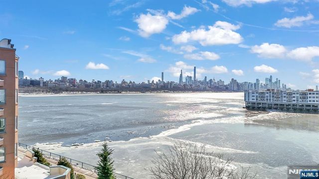 502 Smith Court R502, Edgewater, NJ 07020