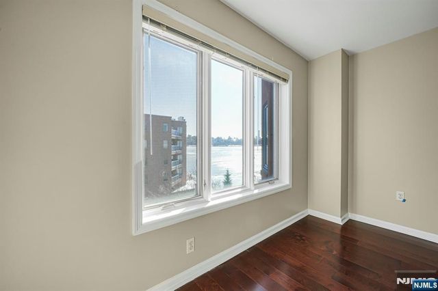 502 Smith Court R502, Edgewater, NJ 07020