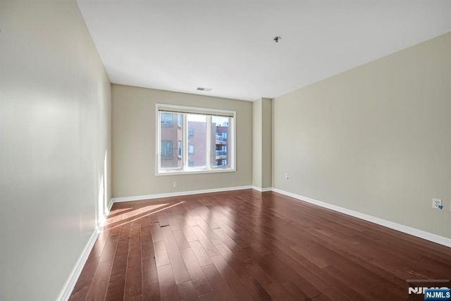 502 Smith Court R502, Edgewater, NJ 07020