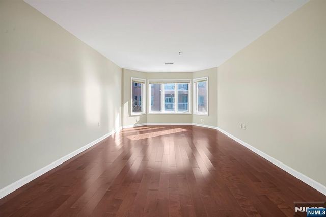 502 Smith Court R502, Edgewater, NJ 07020