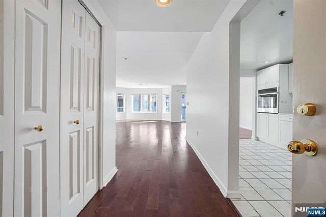 502 Smith Court R502, Edgewater, NJ 07020