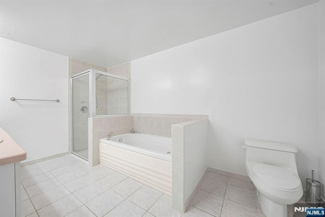 502 Smith Court R502, Edgewater, NJ 07020