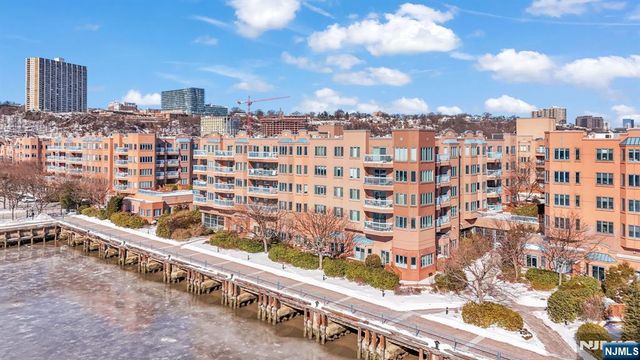 502 Smith Court R502, Edgewater, NJ 07020