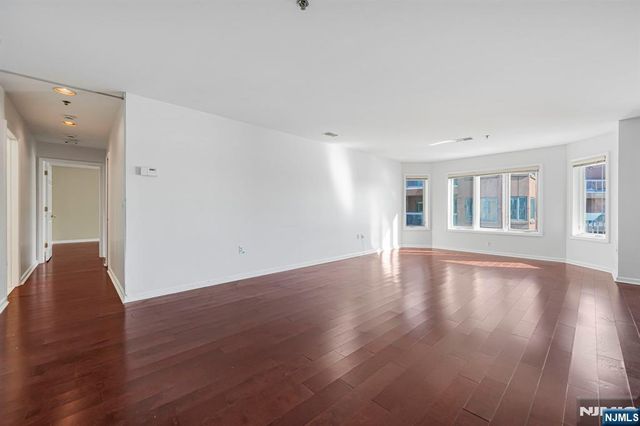 502 Smith Court R502, Edgewater, NJ 07020