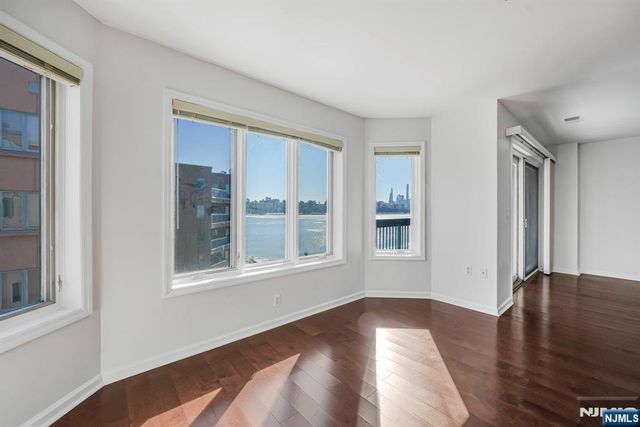 502 Smith Court R502, Edgewater, NJ 07020