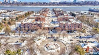 502 Smith Court R502, Edgewater, NJ 07020