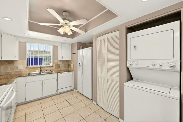 12300 PARK BOULEVARD 116, Seminole, FL 33772