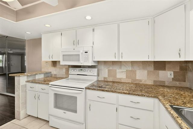 12300 PARK BOULEVARD 116, Seminole, FL 33772