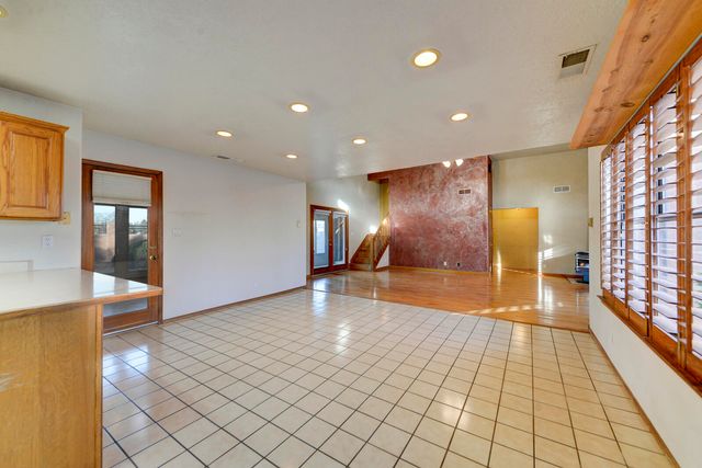 6425 Guadalupe Place NW, Los Ranchos, NM 87107