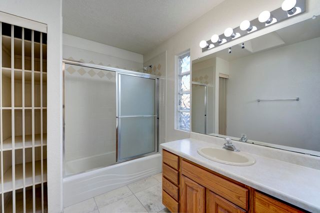 6425 Guadalupe Place NW, Los Ranchos, NM 87107