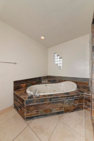 6425 Guadalupe Place NW, Los Ranchos, NM 87107