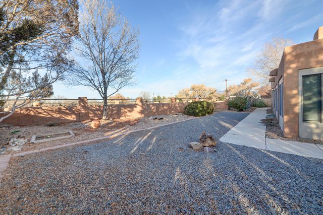 6425 Guadalupe Place NW, Los Ranchos, NM 87107