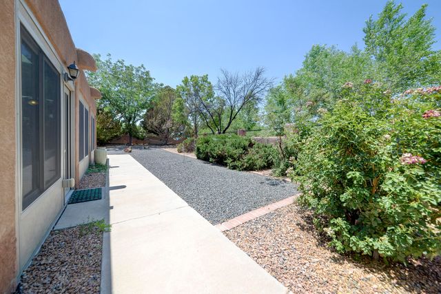 6425 Guadalupe Place NW, Los Ranchos, NM 87107