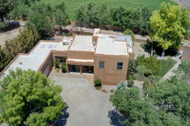 6425 Guadalupe Place NW, Los Ranchos, NM 87107