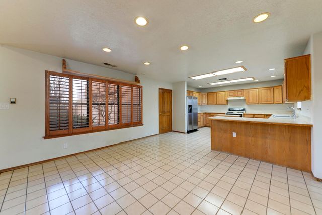 6425 Guadalupe Place NW, Los Ranchos, NM 87107