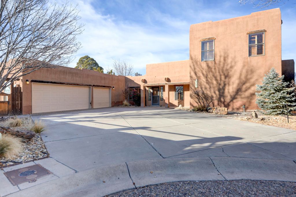 6425 Guadalupe Place NW, Los Ranchos, NM 87107