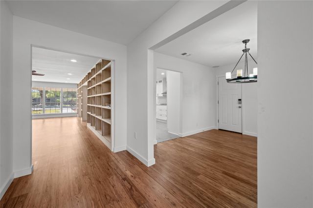 4702 Bayou Vista Drive, Houston, TX 77091