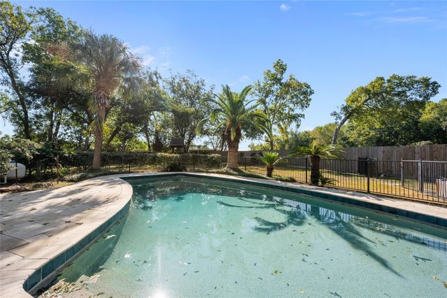 4702 Bayou Vista Drive, Houston, TX 77091