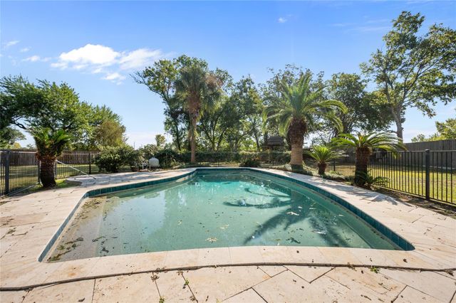 4702 Bayou Vista Drive, Houston, TX 77091