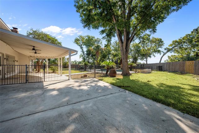 4702 Bayou Vista Drive, Houston, TX 77091