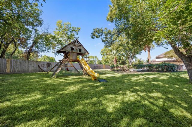 4702 Bayou Vista Drive, Houston, TX 77091