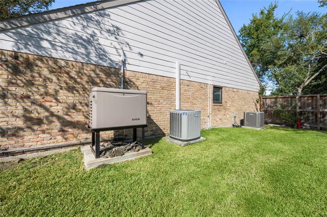 4702 Bayou Vista Drive, Houston, TX 77091