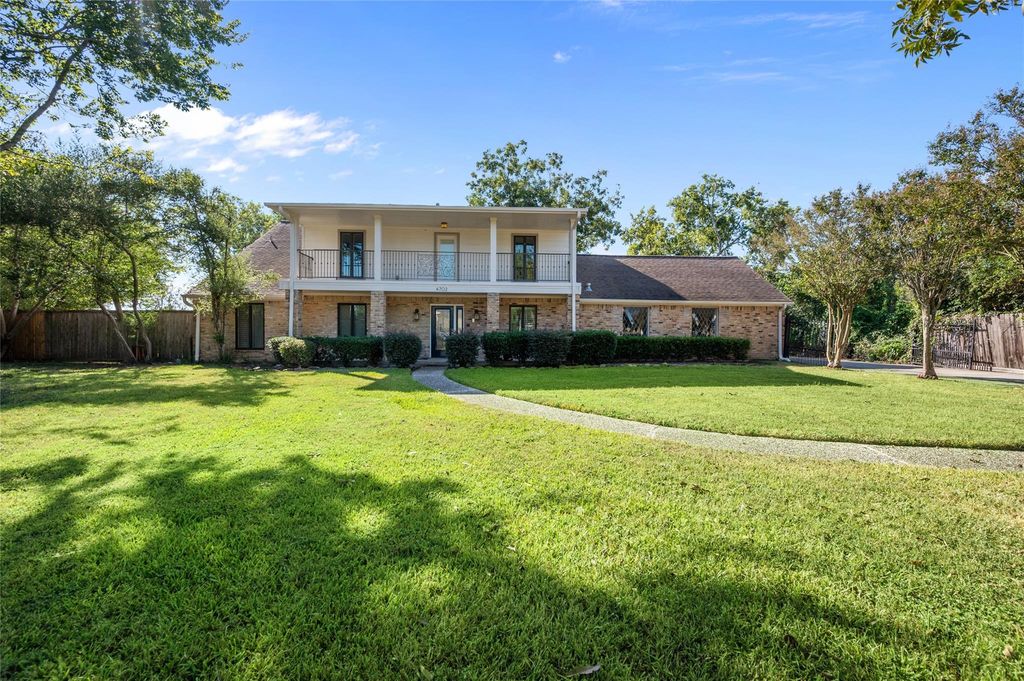 4702 Bayou Vista Drive, Houston, TX 77091