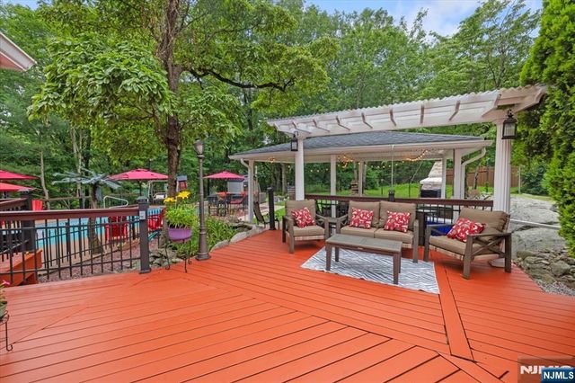19 Elm Street, Wanaque, NJ 07420