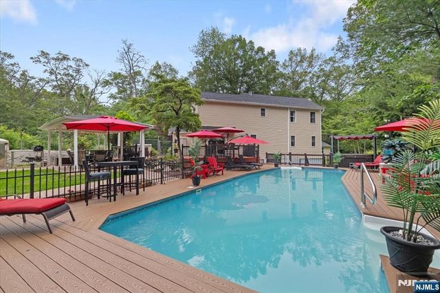 19 Elm Street, Wanaque, NJ 07420