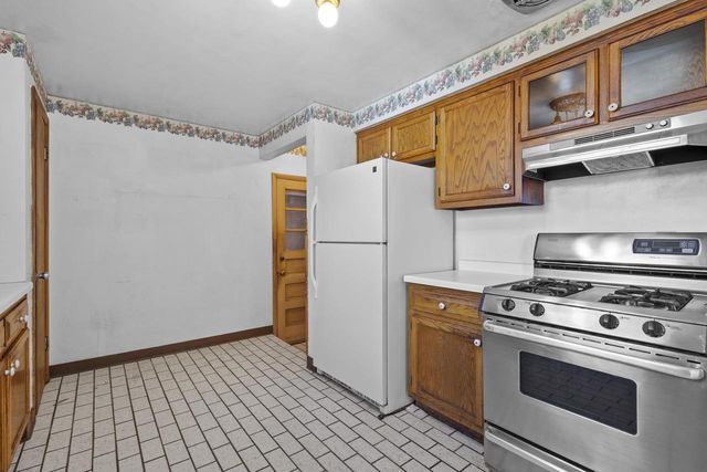 1492 LANGLADE AVENUE, Green Bay, WI 54304