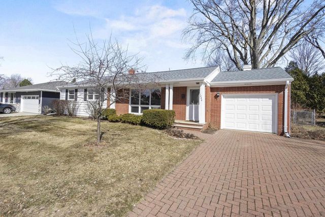 1492 LANGLADE AVENUE, Green Bay, WI 54304