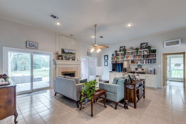 104 Douglas Drive, Bellville, TX 77418