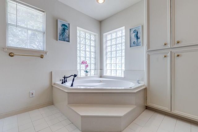 104 Douglas Drive, Bellville, TX 77418